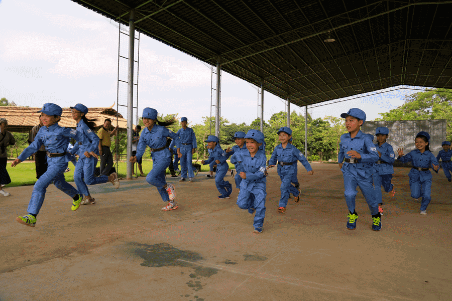 举起手来—抓汉奸05亲子山歌擂台赛04让孩子们体验古代农耕,以实际