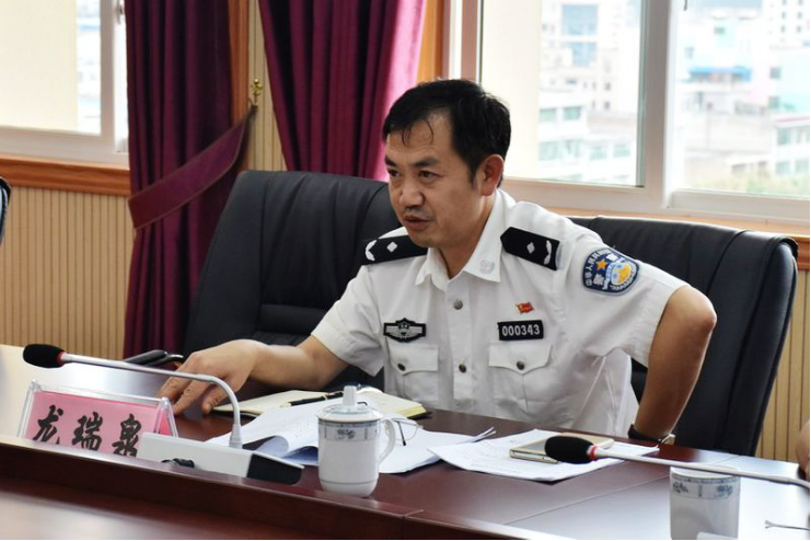 紫云县人民政府副县长,县公安局党委书记,局长汪依民,在家局党委成员