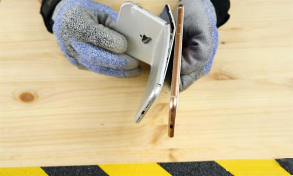 iphone 8掰弯测试:硬的不像话