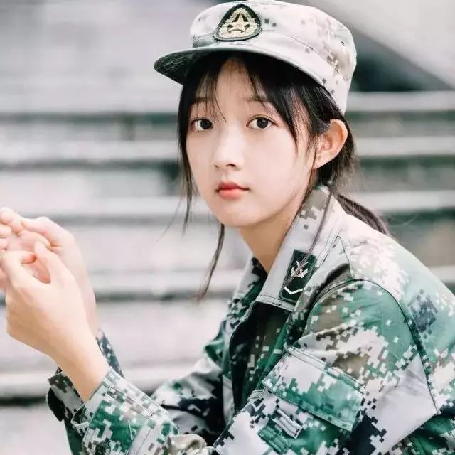 本年度全国最美女教官诞生!军训好想被她带.
