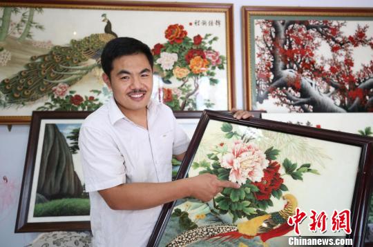 景泰蓝掐丝珐琅画作品 齐建仓 摄中新网邢台9月28日电(张鹏翔 李铁锤