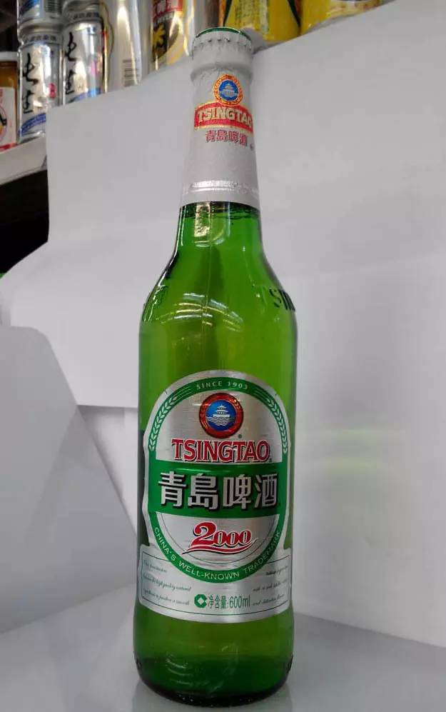 假啤酒一眼看穿百威青岛进货买酒别大意