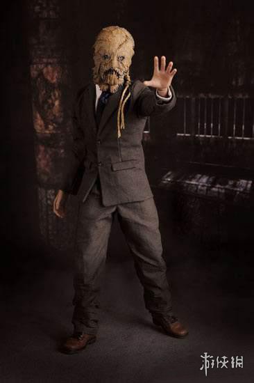 本名乔纳森·克莱恩,原本是一名大学心理学教授,在化学领域也有很高的