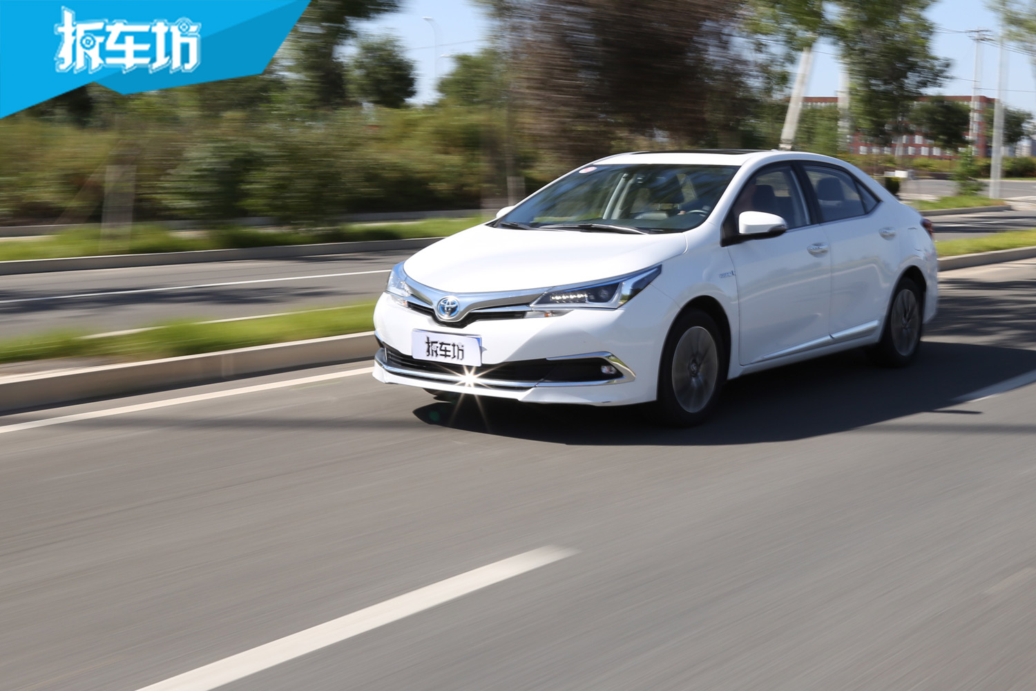 城市家轿典范试驾卡罗拉双擎旗舰版