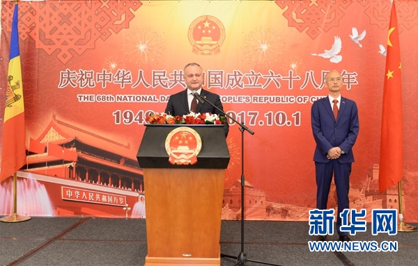 摩尔多瓦总统多东在国庆招待会上致辞.