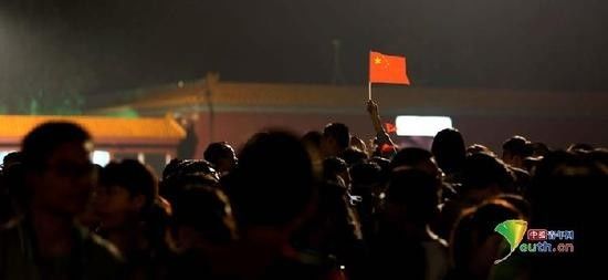 今日最燃时刻!天安门广场升国旗仪式 10万人共
