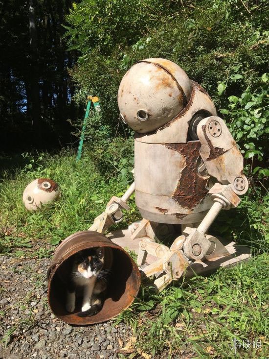 《尼尔:机械纪元》机械生命体另类cos照 倒油兄弟互浇互救!