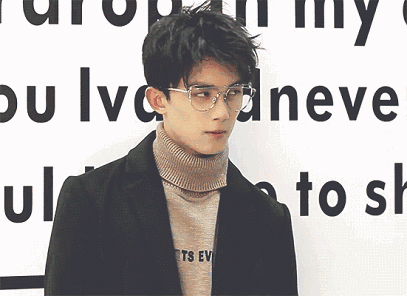 相比王俊凯,吴磊的粉丝可能饭了一个假的未成年.