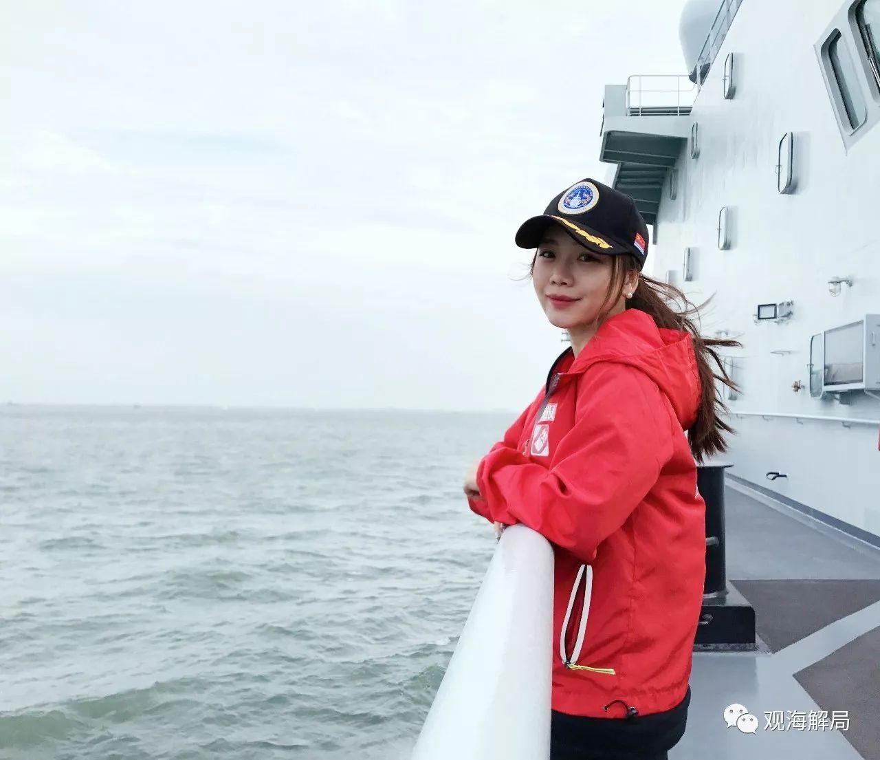 军舰上的女兵:揭秘中国军舰上的女兵:亚丁湾掌舵与海盗交锋 (看法新闻记者在东平湖舰上)