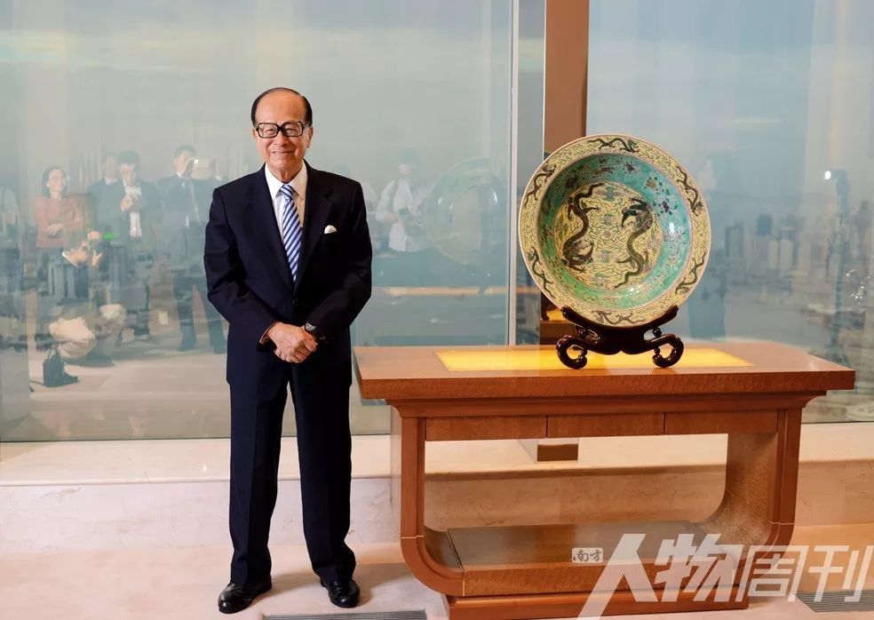 2013年11月22日,李嘉诚在香港长实办公室的会议室里接受采访 &nbsp;图