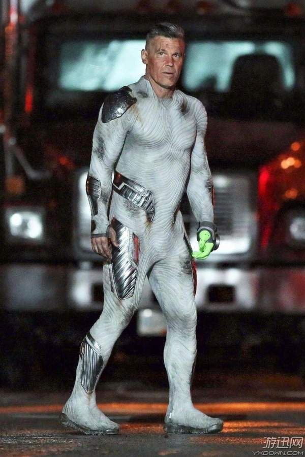 《死侍2》新片场照曝光 电索穿紧身衣亮相,超"性感"