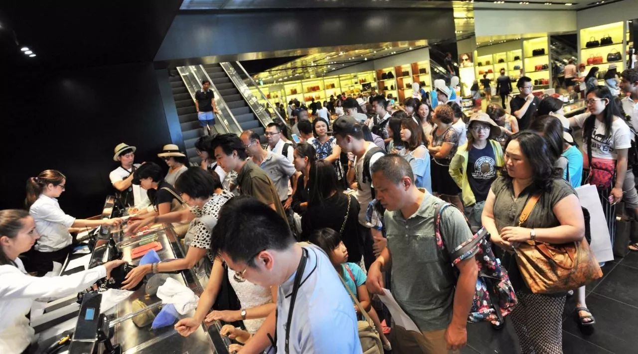 国人又开始到国外买买买!经济学揭示深层次原因__财经头条__新浪财经