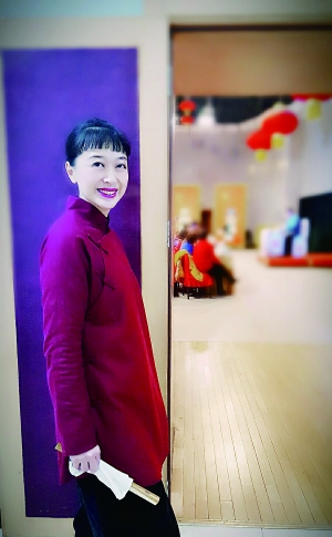 京城首位"女"说书先生张怡是影视演员出身,美.