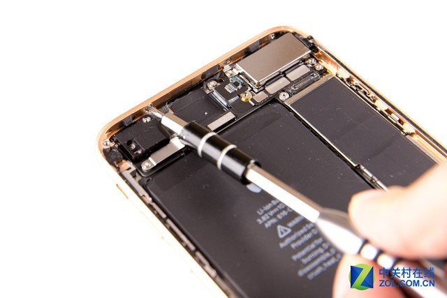如何评价iphone8plus有多达77颗螺丝