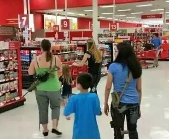 在怕什么？神舟13号航天员进驻空间站，为何携带手枪...