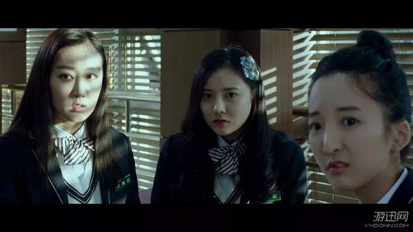 女孩西尔维亚(艾伦61佩姬 ellen page 饰)因游乐园工作的父母事务