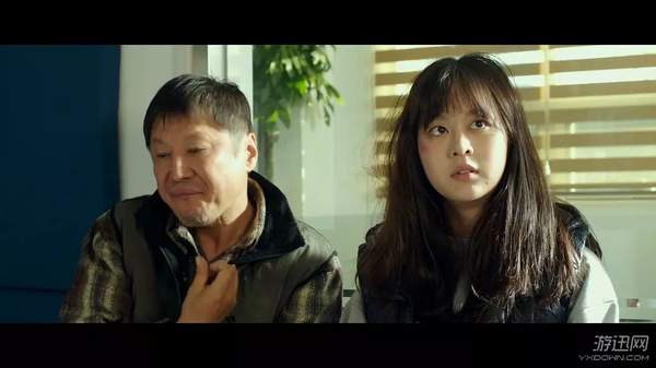 page 饰)因游乐园工作的父母事务繁忙,与妹妹简妮(哈蕾61麦克法兰