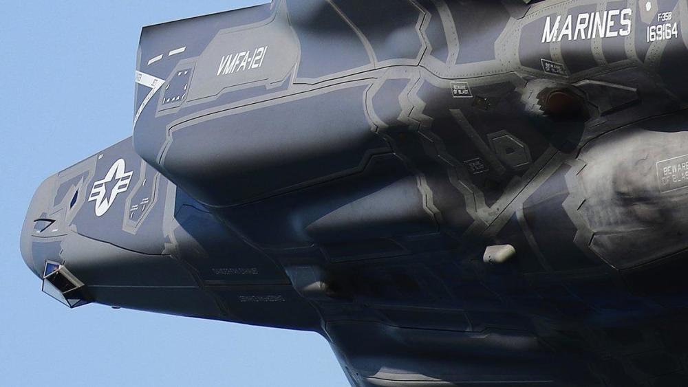 f35机腹设计过于复杂 隐身处理很难达到歼20水平