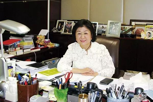 第一女首富的最好时刻又来了__财经头条