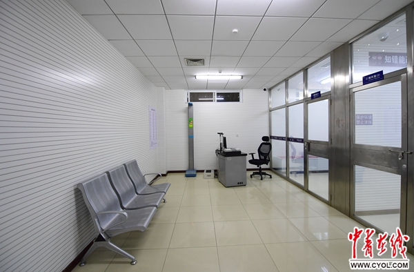 小红门派出所办案区信息采集和候问区.