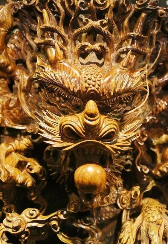 龙的传人看过来,霸气十足的木雕龙!