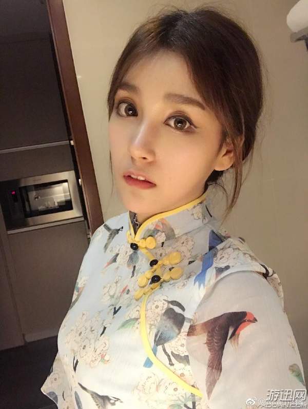 lol最美女解说rita晒自拍照 网友:小姐姐,求翻牌