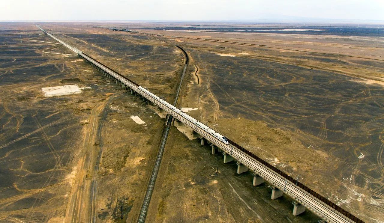 兰新高铁:其中300余公里位于中国乃至世界铁路风灾最严重地区,一举创