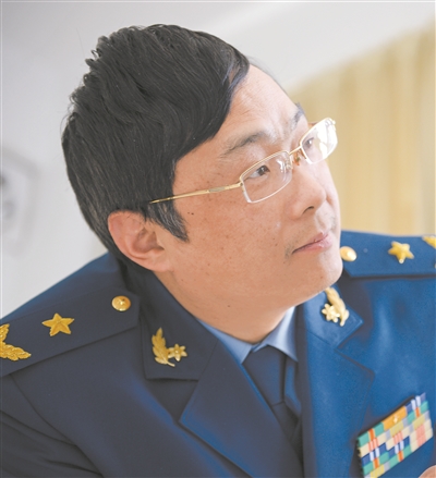 李应红托举战鹰翱翔蓝天