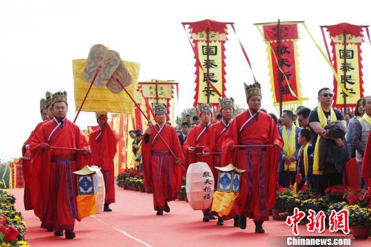 2017海峡两岸“中华民族敬天祈福”仪式在泰山举行|东岳|泰山|海峡两岸_新浪新闻