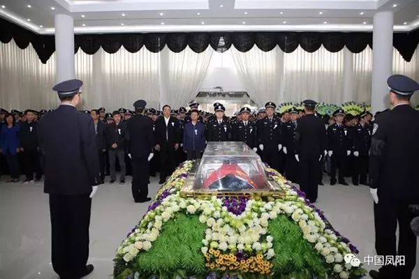 安徽凤阳牺牲民警:曾累到眼睛玻璃体出血