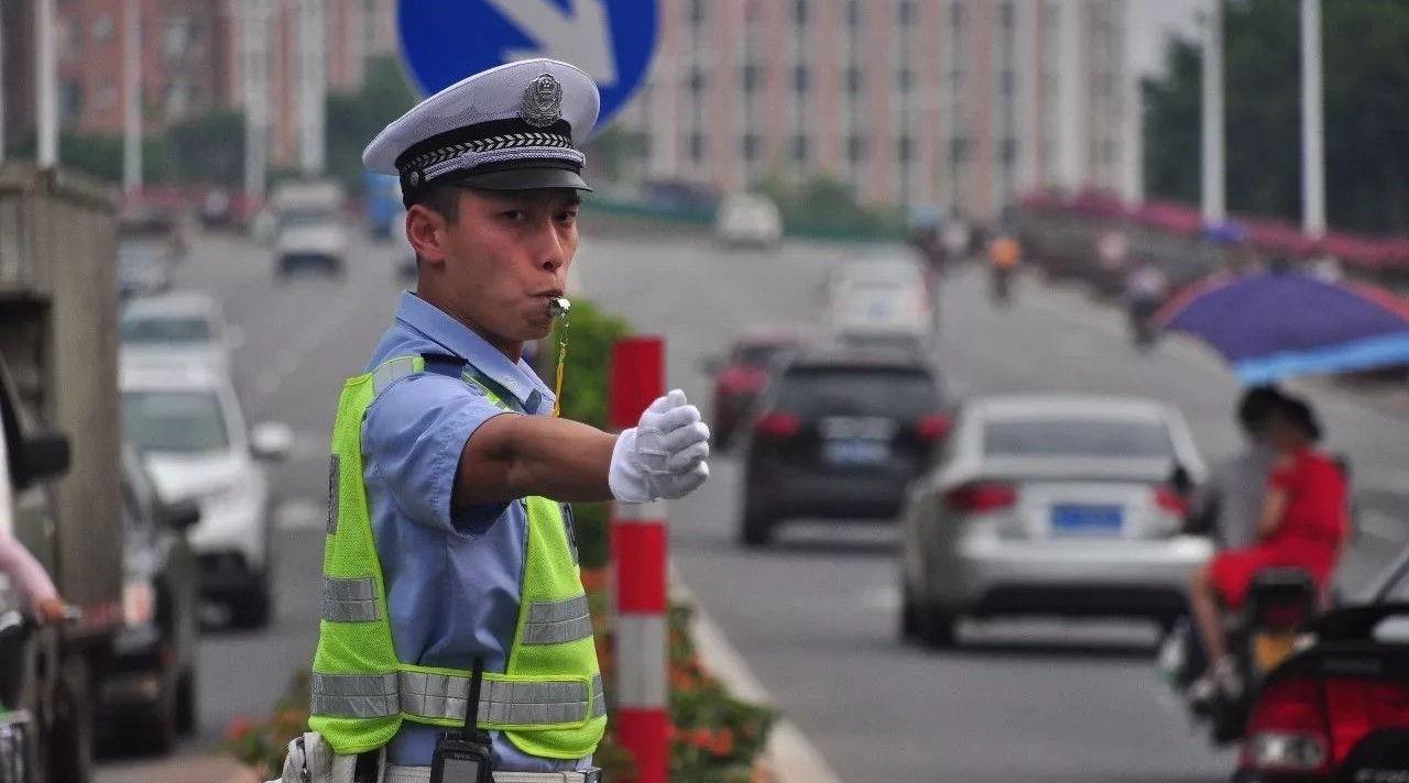 交通堵得慌?交警叔叔教你如何醒目又文明地出行!