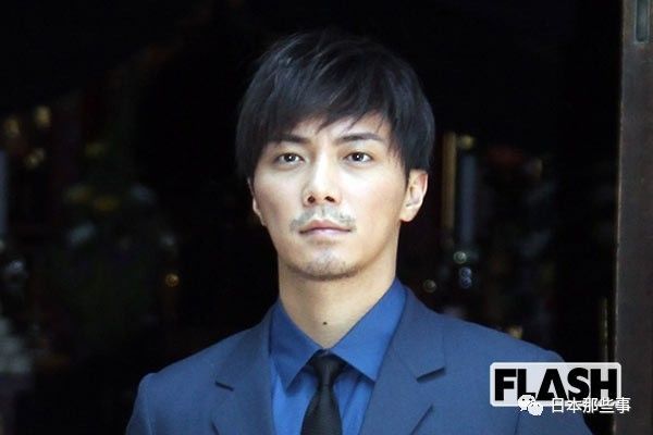 退出娱乐圈近一年 神隐的成宫宽贵再出新消息|成宫宽贵|日本|演员_新浪娱乐_新浪网