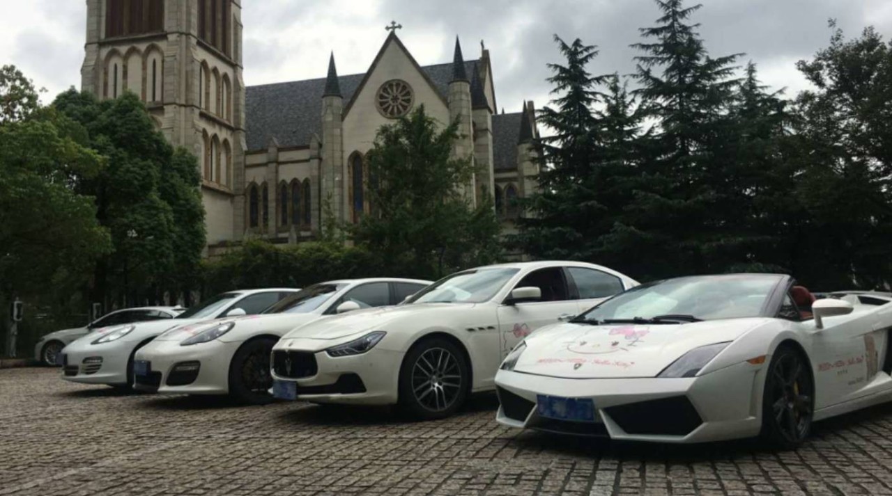 上海松江街头惊现多辆萌系自拍超跑 原来是因为