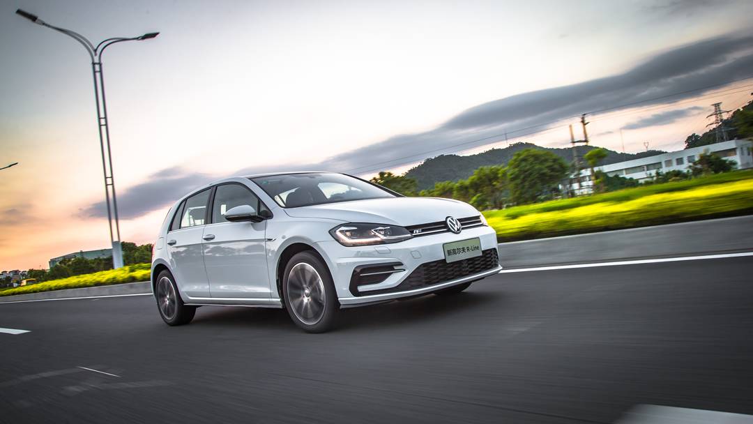 大众神车新款升级独立悬挂，老车主哭晕在厕所～