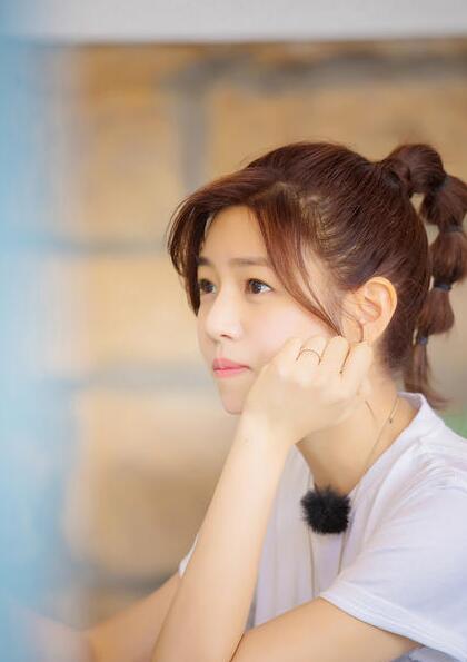 陈妍希梳马尾辫 重回"沈佳宜"