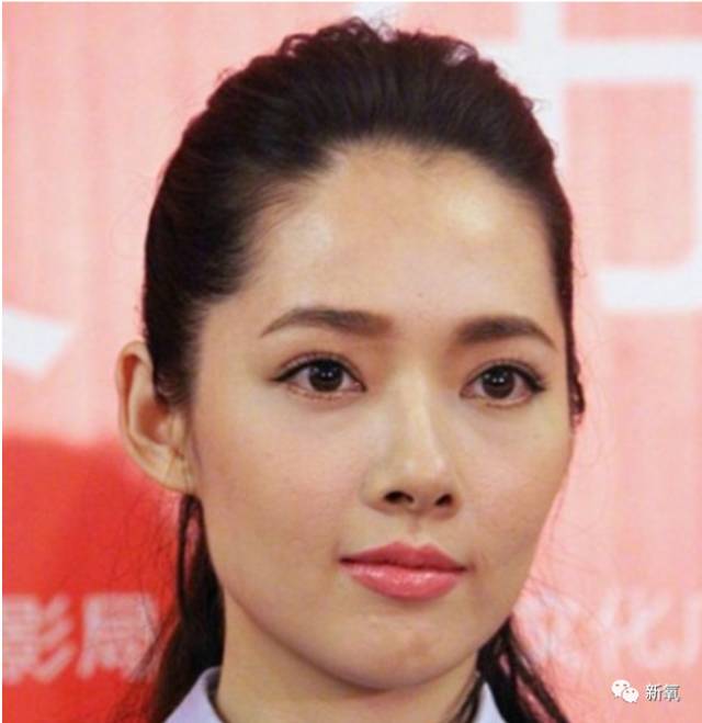 没有了中分发型的遮盖,颞部的瘪会显得更加突出,一对比头尖脸大的感觉