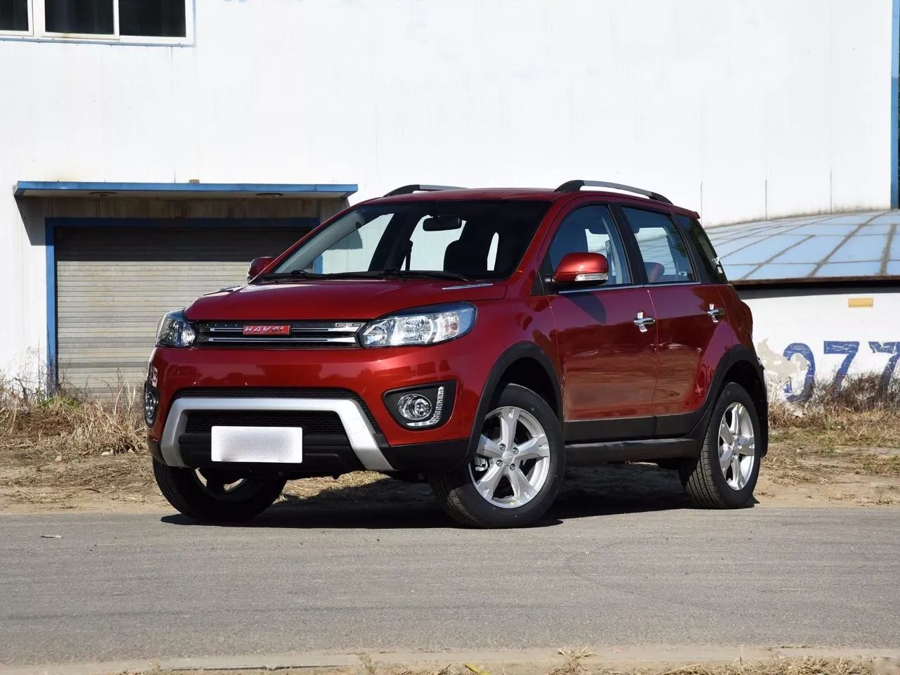 比较流畅,黑色包围的设计延伸到门板上,显得更加运动并具有越野气息