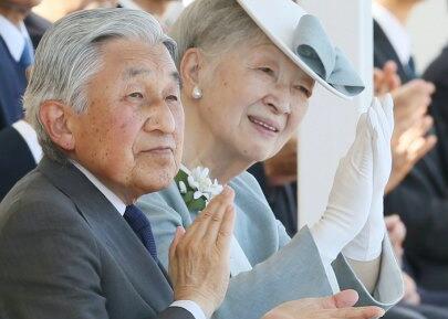 日本天皇定于2019年3月底退位 平成年号将告