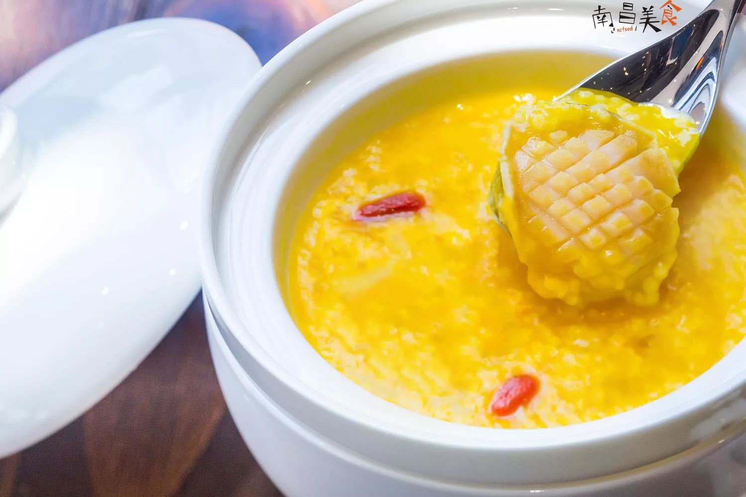 小米金汤鲍鱼产地直供的波士顿大龙虾,肉质鲜嫩细致.