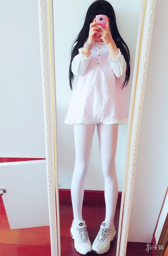 每日福利送不停软萌妹子就爱自拍穿了丝袜的大长腿