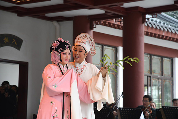 莎翁笔下寇流兰和杜丽娘在首届汤显祖戏剧节"同框"