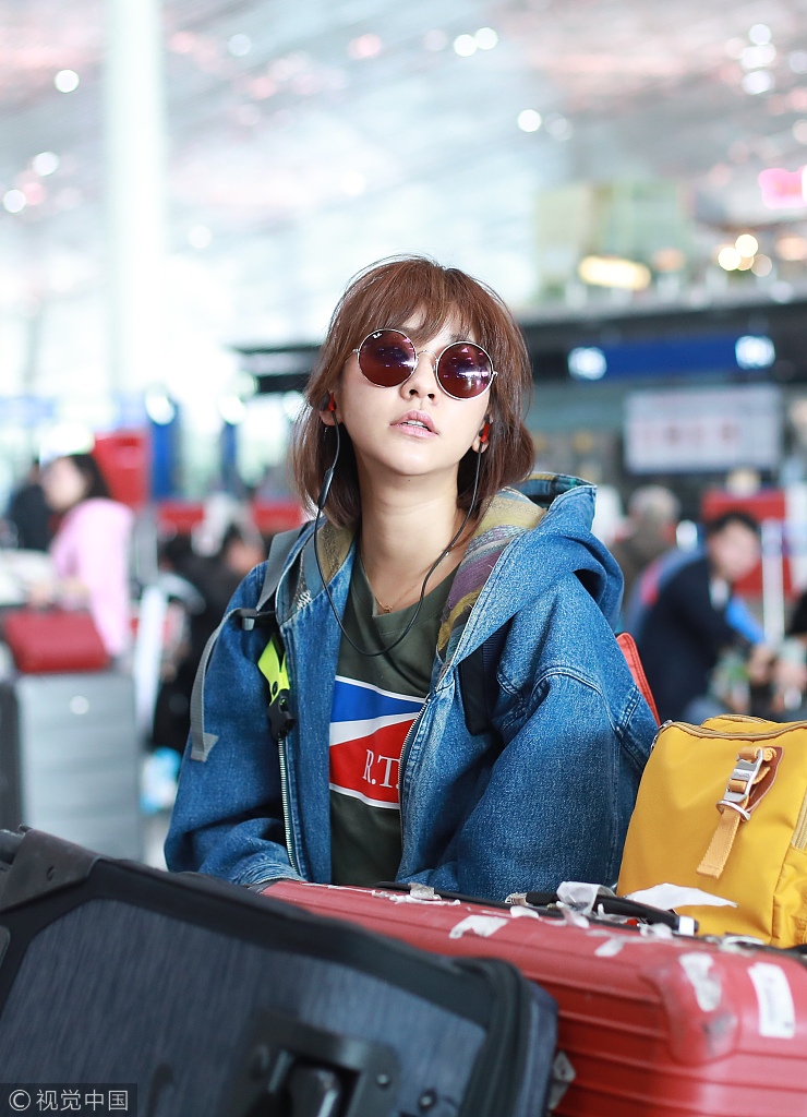 34岁陈意涵离京 素颜少女感依旧