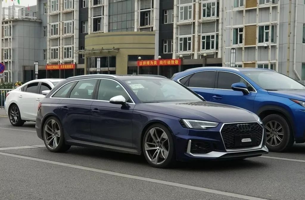 4.1秒的奥迪RS4惊现国内，奔驰C63和宝马M3表示四驱有乐趣？