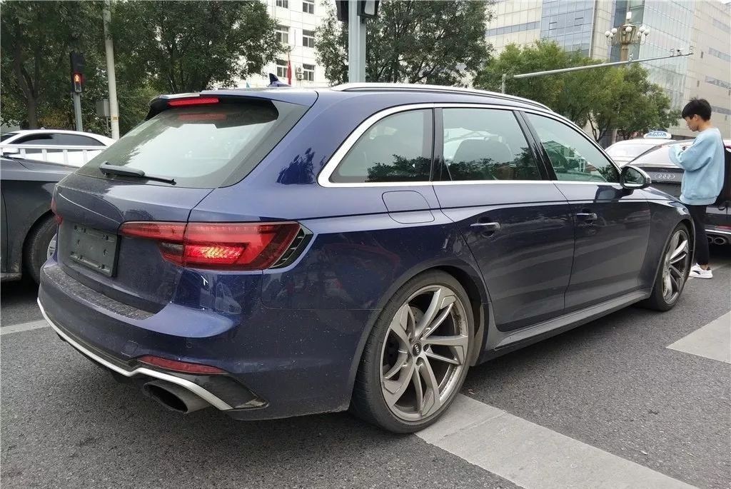 4.1秒的奥迪RS4惊现国内，奔驰C63和宝马M3表示四驱有乐趣？