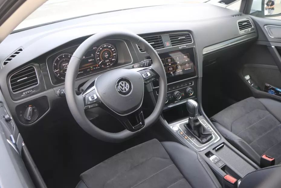 试车场 | “钢炮”再进化，试驾新高尔夫