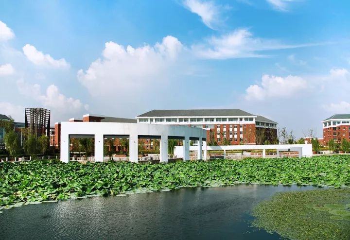 把火车开进学校,南铁院我就服你!_手机新浪网