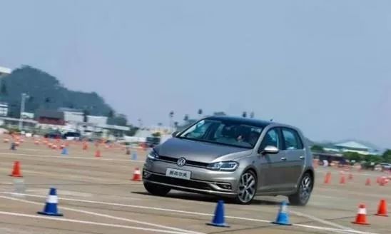 试车场 | “钢炮”再进化，试驾新高尔夫