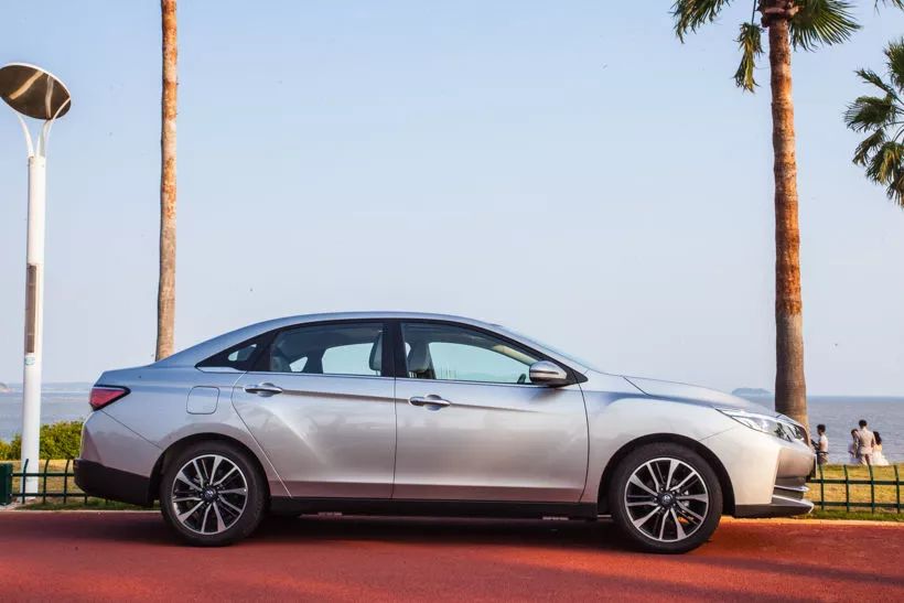 后浪推前浪 试驾东风启辰D60