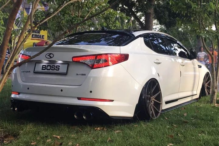 不玩汽配城一切改装从简，这辆起亚K5改成低趴相当有味道！