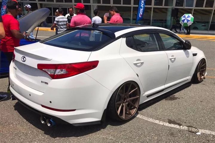 不玩汽配城一切改装从简，这辆起亚K5改成低趴相当有味道！